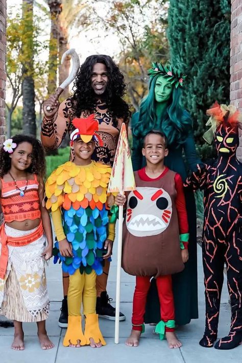 Family Of 4 Halloween Costumes Moana, Family Halloween Costumes Moana, Family Moana Halloween, Family Costumes Moana, Disney Brother Sister Costumes, Best Halloween Outdoor Decorations, Family Of 4 Disney Costumes, Moana Group Costume Ideas, Disney Food Costumes