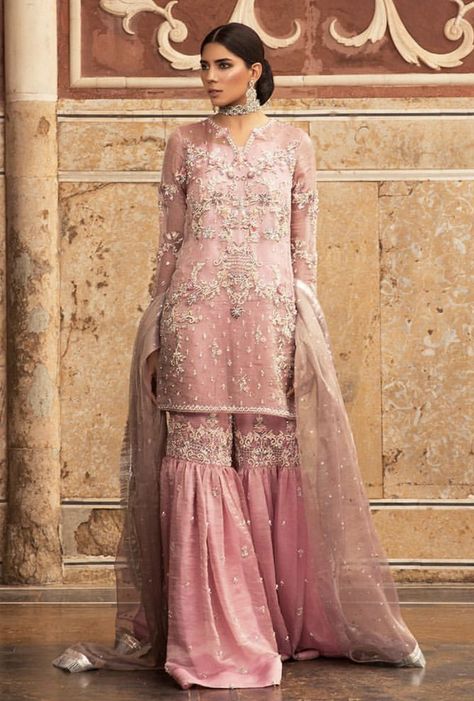 Brides sister/ cousin barat or Valima outfit inspo Pink Gharara, Gharara Designs, Shadi Dresses, Pakistani Formal Dresses, Desi Wedding Dresses, Nikkah Dress, Velvet Dress Designs, Pakistani Wedding Outfits, Pakistani Fashion Party Wear