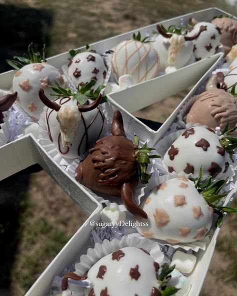 Alexa.. play Tennessee Whiskey 😫 Ughhh I love the way this turned out ! 🤎🐮 #smallbusiness #chocolatecoveredstrawberries #Westerntheme #Cows #explorepage #Exploreeemore #Xploree #Explore #strawberries Strawberry Ideas, Tennessee Whiskey, Western Theme, Chocolate Covered Strawberries, Strawberries, Tennessee, Whiskey, The Way, Cow