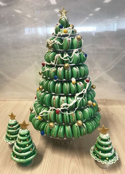 Macaroon Christmas Tree, Christmas Macaron Tower, Christmas Tree Macarons, Macaron Christmas Tree, Macarons Christmas, Macaron Christmas, Christmas Macaron, Macaroons Christmas, Christmas Tower