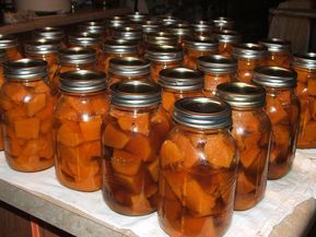 Canning Sweet Potatoes Kneady Homesteader, Canned Sweet Potato Recipes, Canning Granny, Raw Sweet Potato, Canning Sweet Potatoes, Canning 101, Preserving Foods, Canning Vegetables, Canning Food Preservation