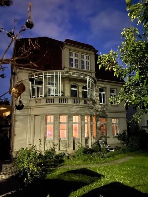 the photo shows an old villa, probably built in the 1900s / 1910s. in a classical architectual style. There are leaves that indicate the beautiful garden. Though the focus is on the building. The vibe is mystical since it is night. 1910s Architecture, 1940s Mansion, Classical Villa, Design Balcony, Inspector Calls, Private Villas, Romeo And Juliet, Old House, Mansion