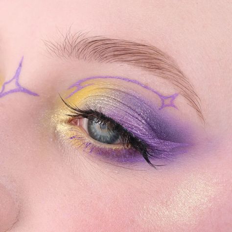 Purple and yellow is such an elite combo 🫶🏻 Honestlyyy can't wait to make new content for you guys! I've been so excited to post this look and it's finally time, but now I get the itch to create even more 🙈 I'm gonna be so busy when I get back from this trip... What are you up to? Any late summer plans? Tell me all about it! 🥰 Products used: ☆ @colourpopcosmetics Fade Into Hue palette ☆ @rudecosmetics City of Dreamy Lights palette ☆ @shellwemakeup Mist Witch palette *PR*, Present Highlig... Purple And Green Makeup Looks, Yellow And Purple Makeup, Makeup Purple, Purple And Yellow Makeup Looks, Yellow Pop Of Color Makeup, Bright Yellow Eyeshadow Looks, Yellow Pink Purple Eyeshadow, Yellow Green And Purple Eyeshadow, Purple Makeup Looks