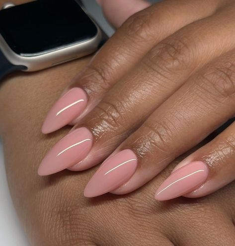 Minimalist Manicure, Italy Nails, Elegant Almond Nails, Trendy Almond Nails, Elegant Touch Nails, Unghie Sfumate, Kutek Disney, Colourful Nails, Milky Nails