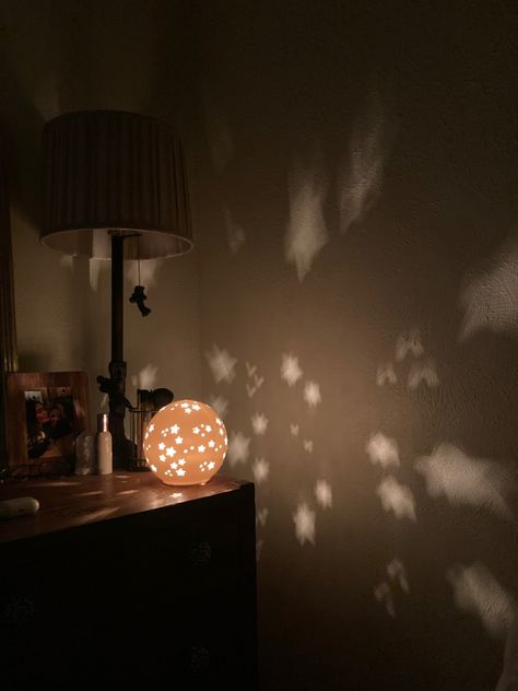 Star Home Decor, Star Projector Bedroom Aesthetic, Star Aesthetic Room, Star Girl Bedroom Aesthetic, Room Projector Aesthetic, Star Bedroom Aesthetic, Aesthetic Nightlight, Star Room Aesthetic, Star Room Decor