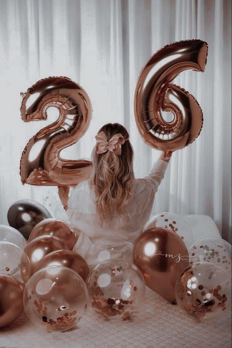 Boho Birthday Pictures, Bedroom Birthday Photoshoot, 26th Birthday Photoshoot, 25th Birthday Ideas For Her, 27 Birthday Ideas, 28th Birthday Ideas, Birthday Balloons Pictures, Deco Ballon, Birthday Shots