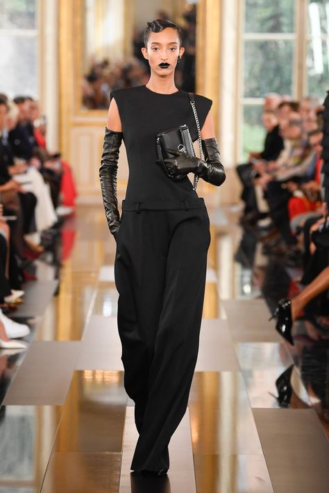 Valentino Fall 2024 Ready-to-Wear Runway, Fashion Show & Collection Review [PHOTOS] Fall Ready To Wear, Valentino 2024, Mona Tougaard, Valentino Paris, 2024 Runway, Valentino Runway, Valentino Fashion, Valentino Couture, Show Collection