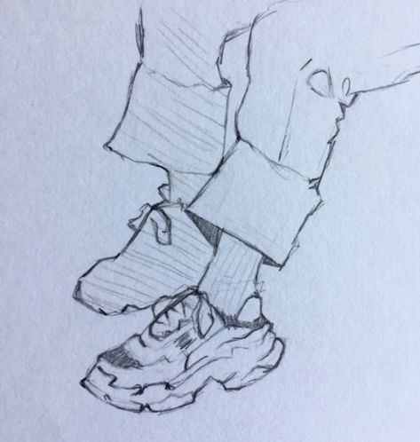 Shoe Drawings Reference, Bulky Shoes Drawing, Shoe Drawing Aesthetic, Sketch Clothes Ideas, Cool Shoes Drawing, Art Sketches Shoes, Shoes Drawing Sketches, Sketches Of Shoes, Shoe Sketches Drawings