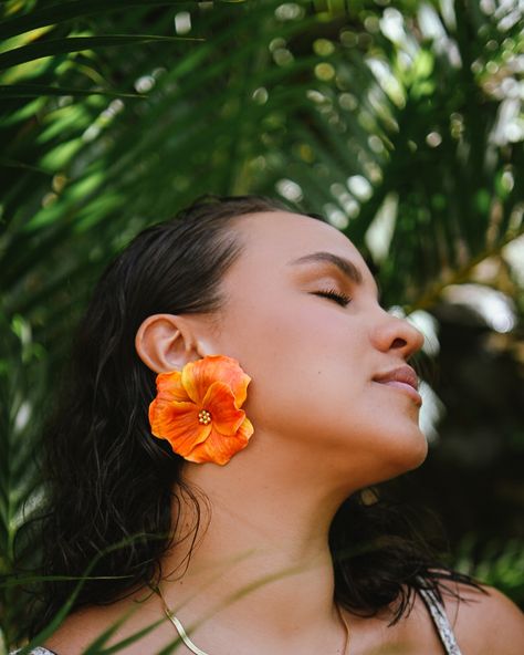 From jungle to beach to city 🧡 where would you wear your pair of Orange Blossoms? #statementearrings #handmadejewelry #flowerearrings #casablancabrand #arabdesigners #summerearrings Orange Blossoms, Earrings Diy, Earrings Inspiration, Creative Jewelry, Orange Blossom, Diy Earrings, Flower Earrings, Handmade Earrings, Wearable Art