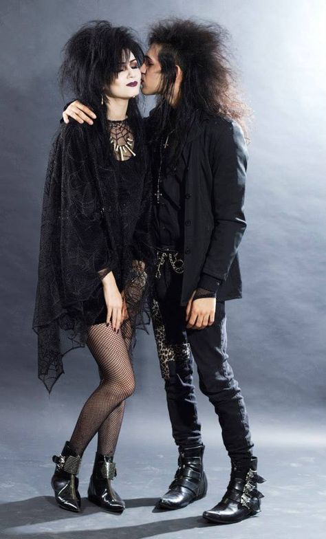 Mopey Goth, 80s Goth Fashion, Goth Couple, Goth 80s, Trad Goth Outfits, Deathrock Fashion, Goth Outfit Inspo, Types Of Goth, Traditional Goth