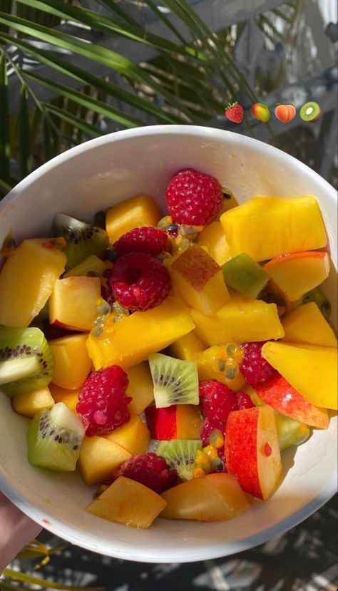 Fruit Tray Aesthetic, Mango Fruit Bowl, Mango Smoothie Bowl Aesthetic, Summer Recipes Aesthetic, Summer Fruits Aesthetic, Fruit Bowls Ideas, Passion Fruit Aesthetic, Fruit Salad Aesthetic, Aesthetic Fruit Bowl