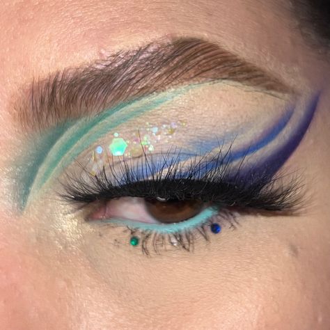 Pride Makeup Trans, Aroace Makeup, Nonbinary Makeup Pride, Nonbinary Flag Makeup, Trans Flag Makeup, Trans Pride Outfit, Maquillage Pride, Trans Pride Makeup, Pride Flag Makeup