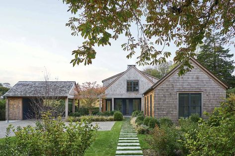 Oakstone Homes Iowa, Modern Additions To Traditional Homes, Clapboard Cottage, Hamptons Exterior, Designing A House, Modern Hamptons Style, Connecticut House, Beach House Getaway, Land Ideas