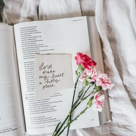 Christian Girl Lifestyle, Church Girl Aesthetic, Holy Girl Aesthetic, Bible Journaling Aesthetic, Wallpaper Scripture, Threads Instagram, Holy Girl, Journaling Aesthetic, Girls Diary