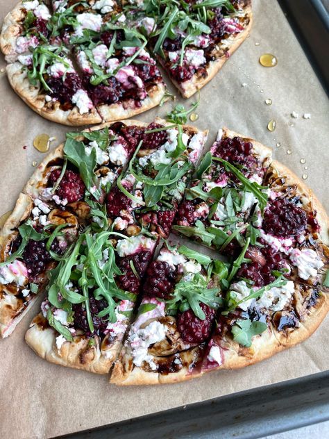 Blackberry Goat Cheese, Goats Cheese Flatbread, Blueberry Goat Cheese, Cheese Naan, Goat Cheese Pizza, Cheese Flatbread, Blackberry Recipes, Goat Cheese Recipes, Pizza Recipes Homemade