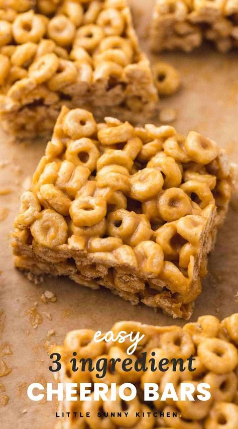 Peanut Butter Cheerio Bars are a sweet treat packed with crispy cereal, and creamy peanut butter that are so delicious and super simple to make. Cereal Bars Homemade, Cheerios Recipes, Peanut Butter Cheerio Bars, Cereal Bars Recipes, Healthy No Bake, Homemade Cereal, Cereal Bar, Cereal Treats, Cereal Bars