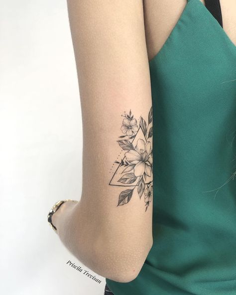 Womens Tricep Tattoo, Back Of Tricep Tattoos Women, Small Tricep Tattoo Women, Triceps Tattoo Woman, Back Of Bicep Tattoo Women, Women’s Bicep Tattoo, Back Bicep Tattoo, Tricep Tattoos Women, Tricep Tattoo