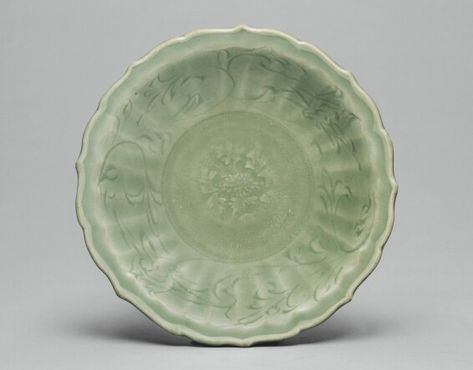 Longquan Celadon, Celadon Ceramics, Yuan Dynasty, Antique Sculpture, Chinese Pottery, Chinese Blue, Chinese Ceramics, Ming Dynasty, Antique Roses