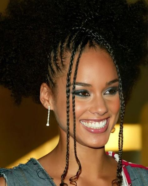 Kima Crochet Hair, Alicia Keys No Makeup, Alicia Keys Hairstyles, Alicia Keys Style, 2000s Makeup Looks, Alicia Keys Braids, Glossy Lips Makeup, Vintage Hairstyles Tutorial, Nia Long