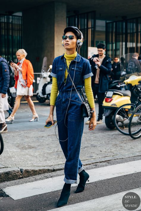 Cool Street Fashion Winter Style, Milan Street Style 2022, Nonbinary Aesthetic Fashion, Queer Winter Fashion, Queer Fall Fashion, Denim Jumpsuit Street Style, Gender Queer Fashion, Mode Queer, Milano Street Style