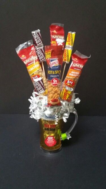 Beer mug gift basket Easy Handmade Christmas Gifts, Mug Gift Basket, Candy Poster Board, Five Senses Gift, Smell Gift, Mug Gift Ideas, Auction Baskets, Candy Poster, Diy Beer