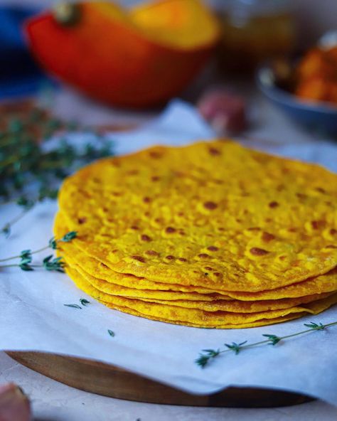 Use your leftover pumpkin chunks or puree to make these gorgeous yellow colored tortilla. They are great for wraps as well! Pumpkin Wrap Recipe, Butternut Squash Tortillas, Yellow Pumpkin Recipes, Pumpkin Tortillas, Pumpkin Flatbread, October Foods, Pumpkin Chips, Mom Meals, Pumpkin Chip