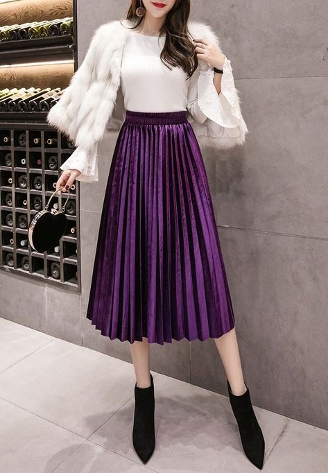 Metallic Skirt Outfit, Pleated Skirt Outfit Ideas, Korea Outfits, Purple Skirt Outfit, Mauve Outfit, Purple Pleated Skirt, Pleated Skirt Fall, Rok Outfit, Skirt Outfit Ideas