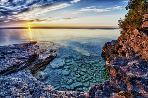 Cave Point Park In Wisconsin is So Pretty You Have to See it to Believe It Apostle Islands National Lakeshore, Things To Do In Wisconsin, Wisconsin Vacation, Exploring Wisconsin, Door County Wi, Apostle Islands, Travel Wisconsin, Door County Wisconsin, Usa Beaches