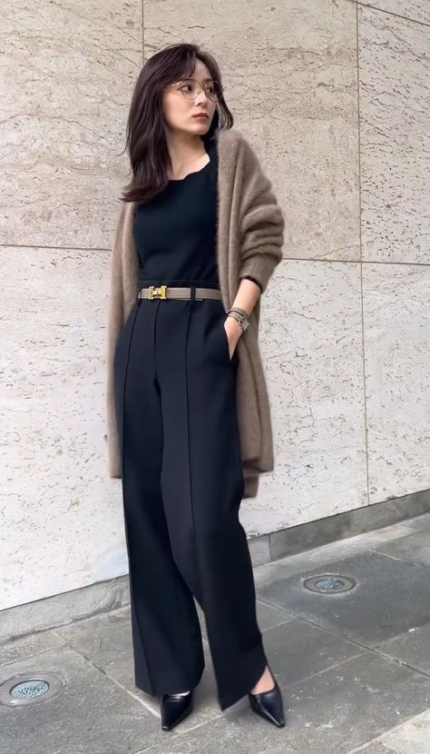 Japanese Office Fashion Women, Work Outfits Women Turtleneck, Korean Fashion Women 30s, Formal Cardigan Outfit, Japanese Minimalist Outfit, Business Casual Asian, Kdrama Office Outfits Women, Korean Work Fashion, Japanese Office Outfits Women