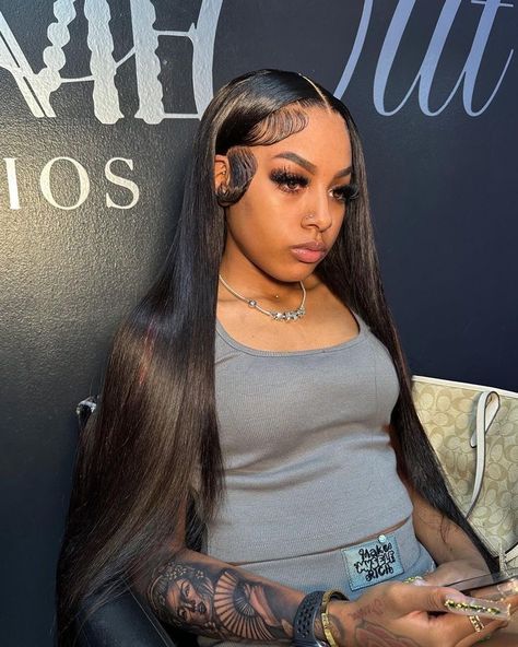 Frontal Wig Hairstyles, Quick Weave Hairstyles, Frontal Hairstyles, Pretty Braided Hairstyles, Hot Hair Styles, Dope Hairstyles, Hair Laid, Hair Ponytail Styles, Middle Part