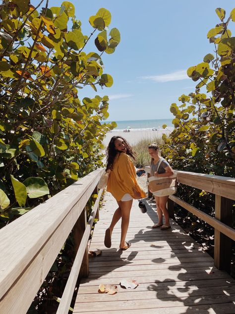 Coco Beach Florida Pictures, Coco Beach Florida, Coco Beach, Florida Pictures, Cocoa Beach Florida, Poses Beach, Beach Inspo, Cocoa Beach, Cute Friend Pictures