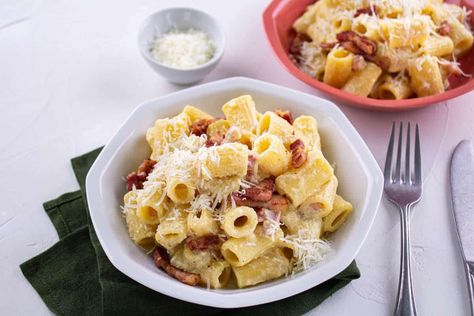 La Vraie Carbonara de Luana Belmondo - Recette Rigatoni, Parmesan, Potato Salad, Salad, Ethnic Recipes