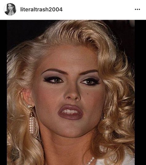 makeup goals Seductive Makeup, Bombshell Makeup, Nicole Smith, Anna Nicole Smith, Anna Nicole, Locs Hairstyles, Blonde Bombshell, Elegant Hairstyles, Beauty Inspiration