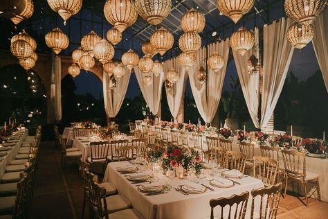 Moroccan Wedding Decor, Aladdin Wedding, Marrakech Wedding, Lanterns Wedding, Moroccan Theme, Turkish Wedding, Wedding Exits, Arab Wedding, Boda Mexicana