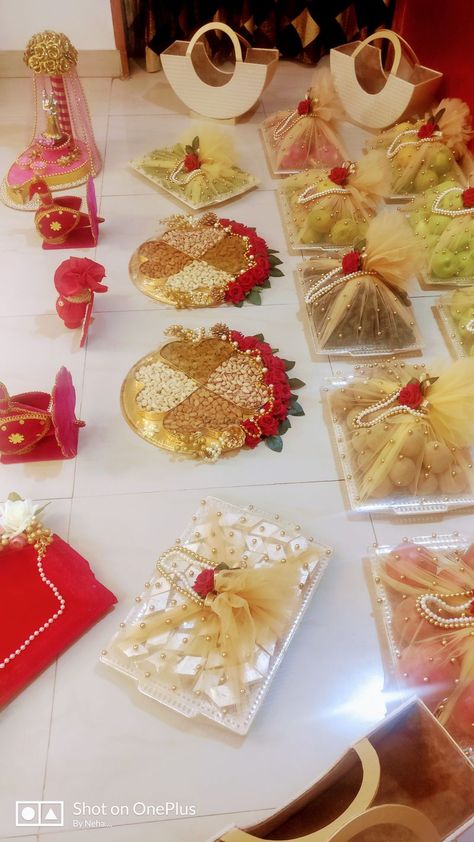 Bari Packing Ideas For Groom, Wedding Gifts Packaging Indian, Packing Decoration For Wedding, Wedding Gift Pack Packaging, Wedding Gifts Packaging Ideas, Gift Wrapping Ideas For Wedding, Packing Ideas For Wedding, Groom Trousseau Packing, Wedding Trossue Packing