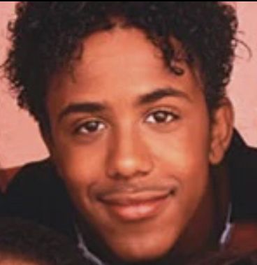 Fine Men From The 90s, 90s Black Guy Aesthetic, Roger Sister Sister, 90s Black Sitcoms, Roger From Sister Sister, Young Black Actresses, Black 90s Movies Aesthetic, Marques Houston, Roger Evans Sister Sister