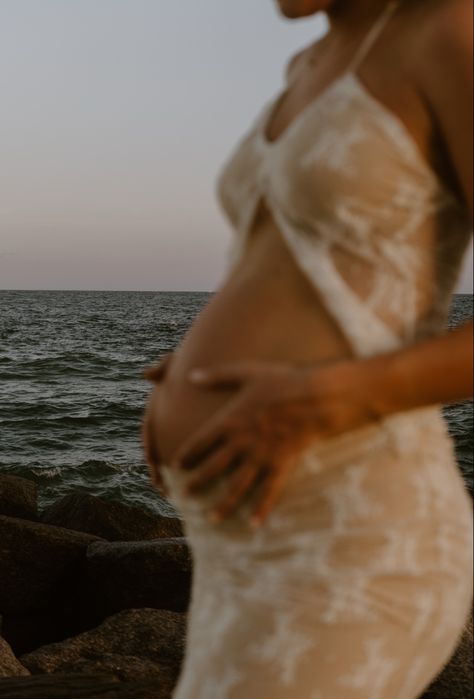 Maternity In Field, Unique Maternity Photoshoot Ideas, Artsy Maternity Photography, Sunset Maternity Shoot, Maternity Photography On Film, Jean Maternity Photos, Waterfront Maternity Photos, Cool Pregnancy Photoshoot, Angelic Maternity Shoot