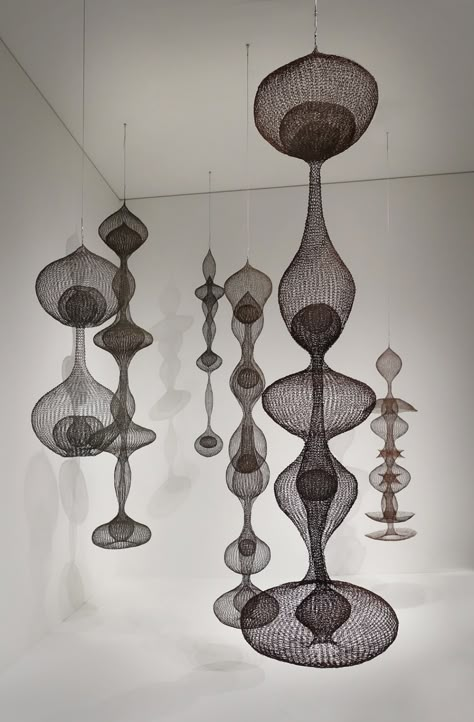 Sculptures Sur Fil, Ruth Asawa, Metal Objects, Wire Art Sculpture, 3d Figures, Metal Sculptures, Josef Albers, Wire Crochet, Art Installation