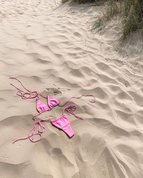 Pink Bikinis, Barbie Summer, Beach Pink, Swim Brands, Malibu Barbie, Foto Poses, Pink Beach, Pink Swimsuit, Cute Bikinis