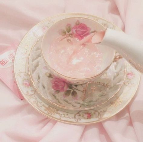 Kristina Webb, Pink Cottagecore, Aphrodite Aesthetic, Soft Pink Theme, Baby Pink Aesthetic, Pastel Pink Aesthetic, Rose Pastel, Pink Vibes, Pink Themes