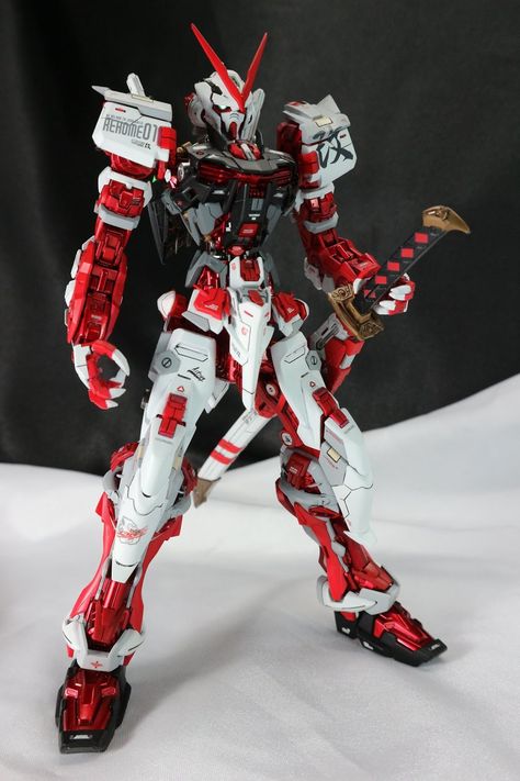 Custom Build: MG 1/100 Gundam Astray Red Frame - Gundam Kits Collection News and Reviews Gunpla Painting, Samurai Gundam, Astray Gundam, Astray Red Frame, Close Combat, Gundam Astray, Marvel Legends Action Figures, Mecha Suit, Gundam Toys