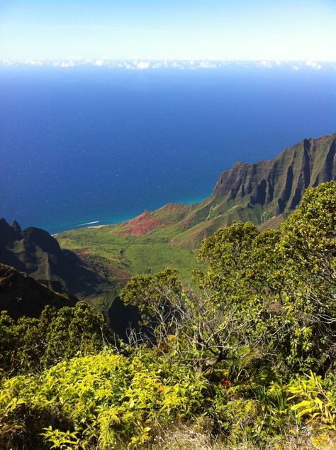 A view of the Na Pali Coast from the Kalalau Lookout point Kalalau Lookout, Na Pali Coast, Hawaii, Favorite Places, Natural Landmarks