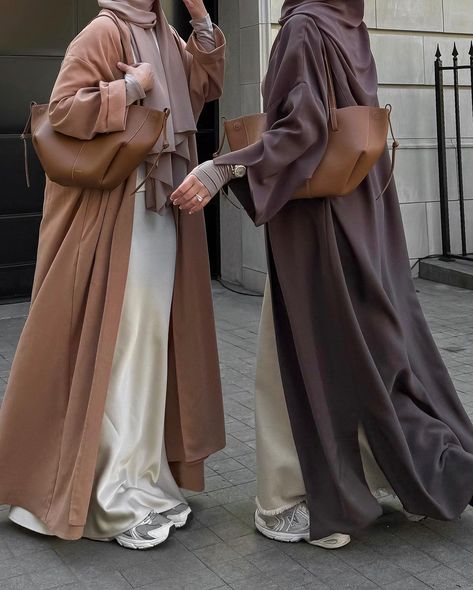 on fridays we wear abayas 👯‍♀️🤎 #modestfashion #modeststyle #hijabfashion #hijabootd #springoutfitideas #hijabstyle #modesty #cozyoutfit #modestclothing #hijabtutorial #hijabi #hijabinspiration #modestoutfit #modestootd #abaya #abayas #abayastyle #abayastyle #abayafashion #abayamodern Modesty Islam, Mode Niqab, Modest Fashion Muslim, Islamic Journal, Outfits Muslim, Hijabi Fits, Muslimah Outfit, Stile Hijab, Cute Modest Outfits