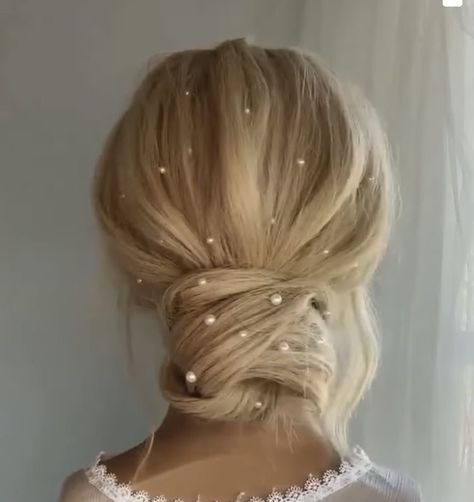 Wedding Hairstyles For Short Hair Pearls, Low Bun Bridal Hair Pearls, Pearl Hair Decoration, Wedding Hairstyles With Beads, Wedding Hairstyles For Long Hair Pearls, Pearl Hairstyles Updo, Short Wedding Hair With Pearls, Pearl Speckled Hair, Prom Updos With Pearls