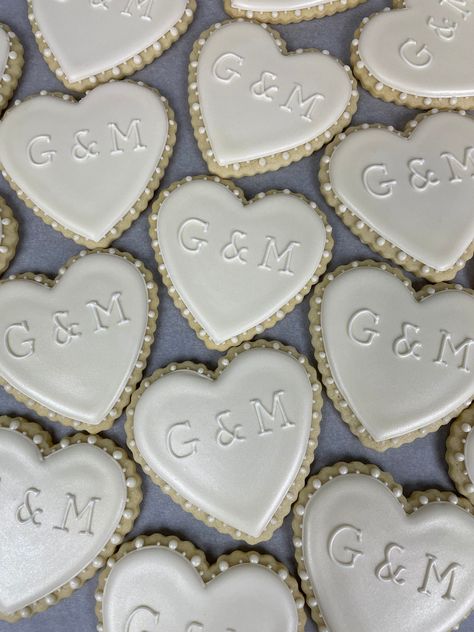 Personalized Bridal Shower Cookies! Box of 6 or 12 Cookies, Individually wrapped and packaged in a white gift box Bridal Shower Food Decor, Cookies For Bridal Shower Simple, Engaged Cookies Decorated, All White Desserts, Couple Shower Cookies, Wedding Favours Cookies, Dessert Engagement Party, Wedding Cookies Black And White, Custom Bridal Shower Cookies