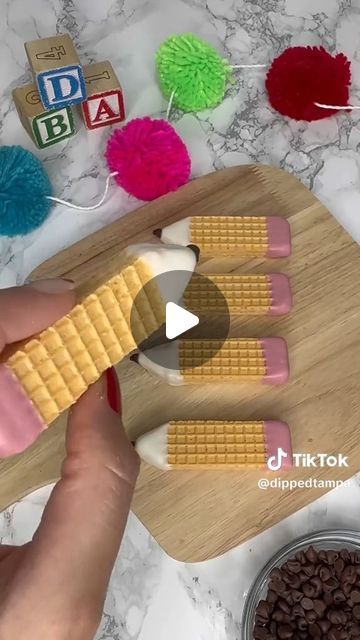 evite on August 25, 2023: "Name a better 4-ingredient back-to-school treat...we'll wait. ✏️🍪 Ingredients: - Wafer Cookies - Chocolate Chips - White Chocolate - Pink food color 📷: dippedtampa on TikTok #backtoschool #easytreats #evite". Chocolate Dipped Wafer Cookies, Pencil Chocolate Covered Pretzels, Vanilla Wafer Pencil Cookies, How To Make Wafer Cookies, Homemade Chocolate Wafer Cookies, Teacher Cookies, School Cookies, Pink Food, Wacky Hair