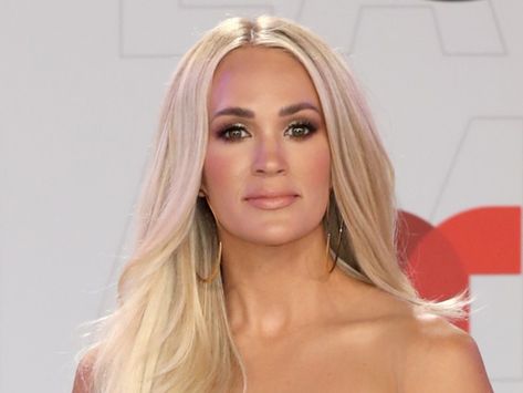 Carrie Underwood Hair, Neon Swimsuit, Carrie Underwood Photos, Carrie Underwood, American Idol, Celebrity Photos, South Carolina, Oklahoma, Celebrity News