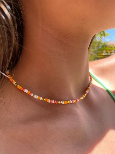 #bracelets #bead #beadedbracelets #DIY #handmade #jewelry #gemstones Colorful Seed Bead Necklace, Bead Necklace Color Combos, Orange Bracelet Ideas, Seed Bead Necklace Aesthetic, Orange Beaded Bracelets, Easy Seed Bead Bracelet, Cool Piercing Ideas, Summer Necklace Diy, Seed Bead Necklace Diy