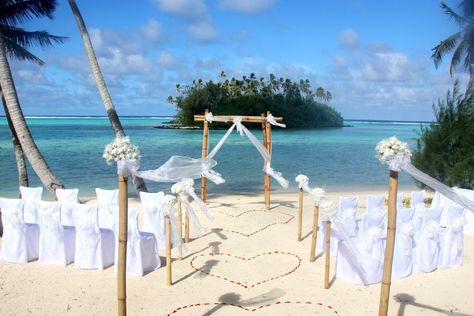 Rarotonga beach wedding Outdoor Beach Wedding, Rarotonga Cook Islands, Cook Island, Young Wedding, Wedding Venues Ideas, Wedding Green, Cook Islands, Island Weddings, Island Wedding