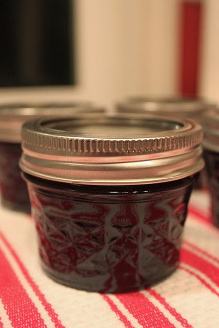 Water Canning, Canning Jams, Canning Granny, Homemade Chocolate Syrup, Homemade Chocolate Sauce, Chocolate Fudge Sauce, Canning Ideas, Home Canning Recipes, Canning Vegetables